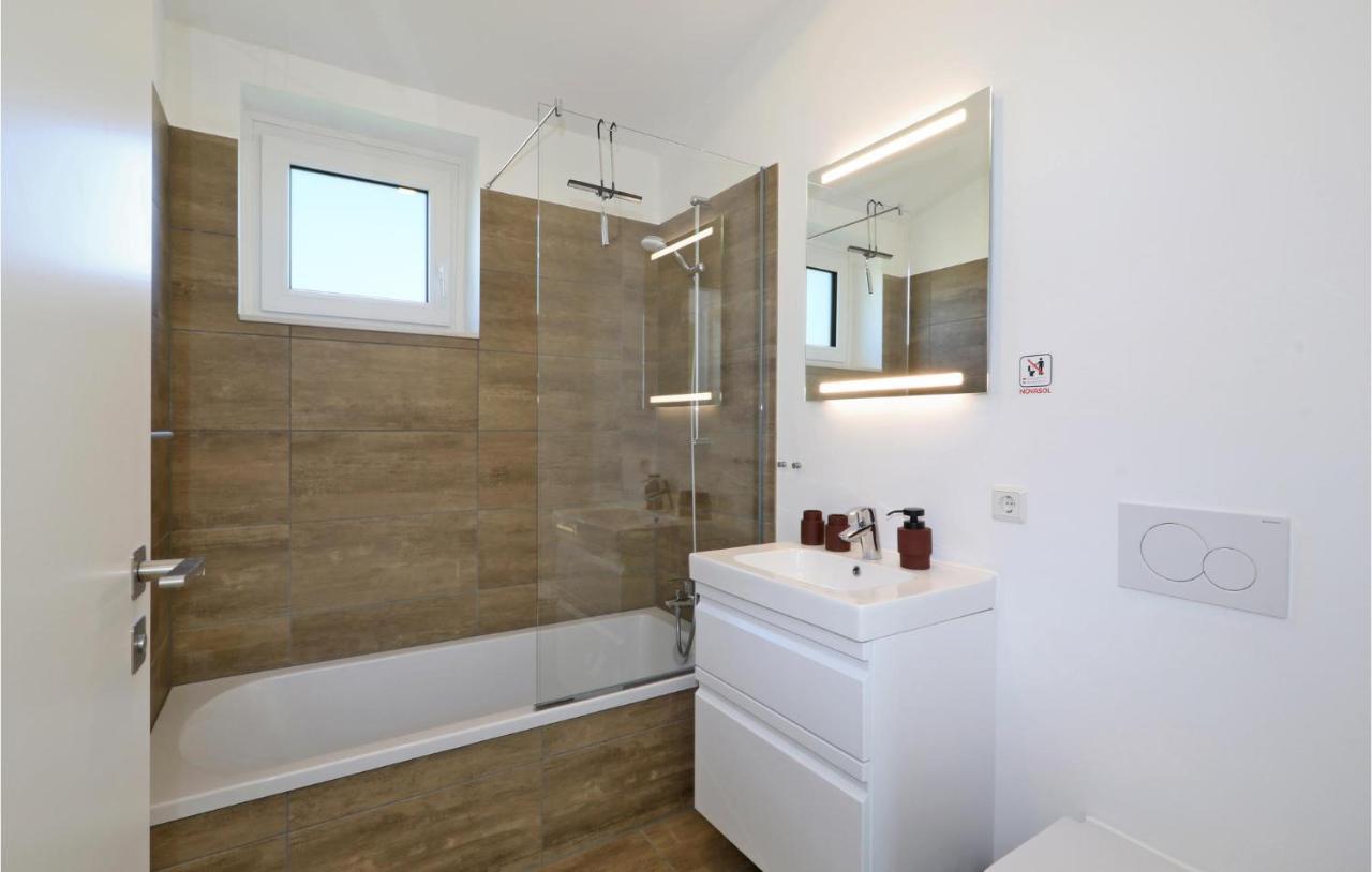 Nice Home In Lembruch-Duemmer See With Sauna 외부 사진